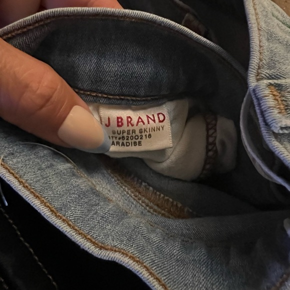 J Brand Light Wash Super Skinny Jeans - Picture 4 of 5